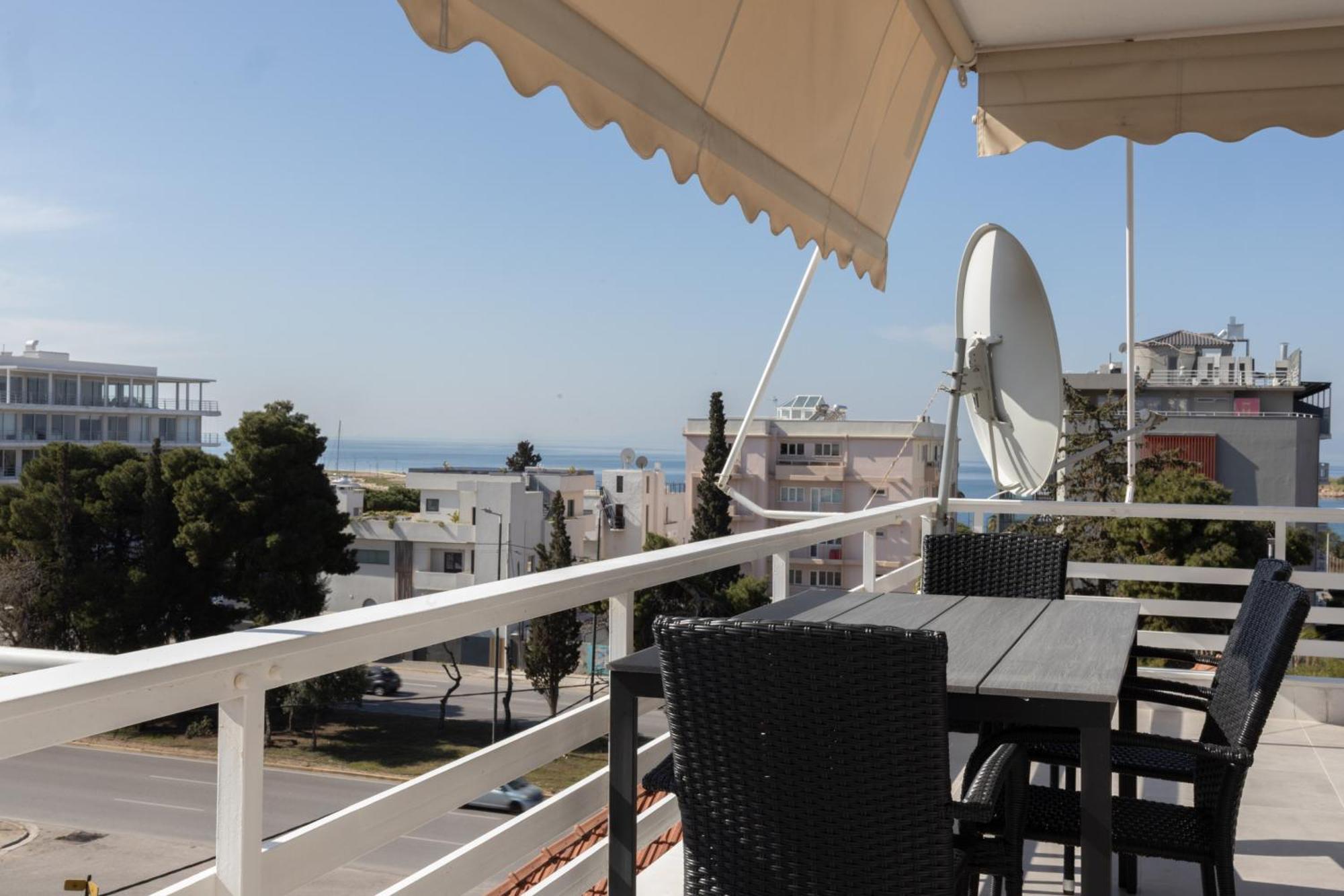Luxurious 3-Bedroom Seaside Retreat Fully Renovated In 2025 Athens Exterior photo