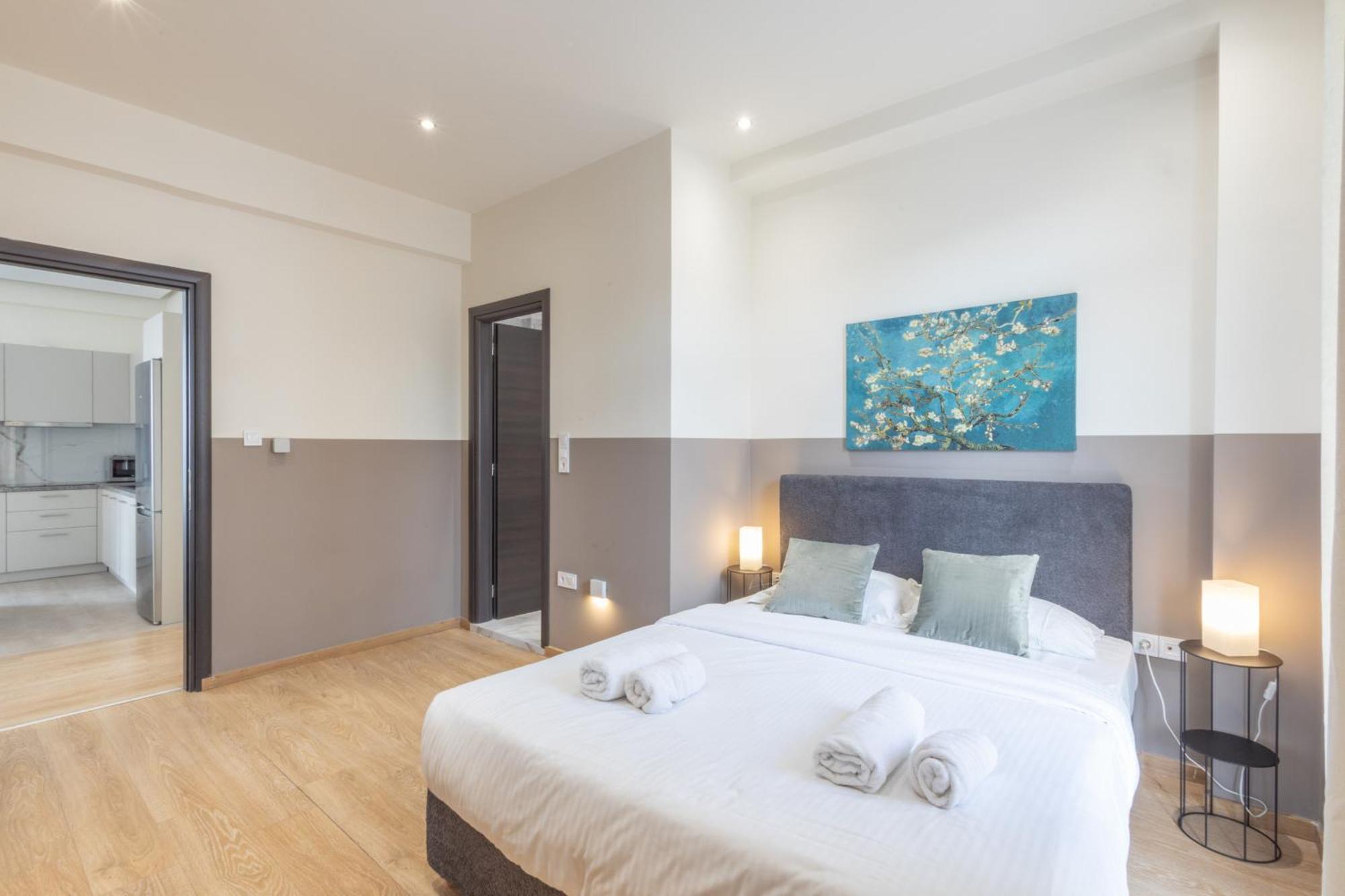 Luxurious 3-Bedroom Seaside Retreat Fully Renovated In 2025 Athens Exterior photo